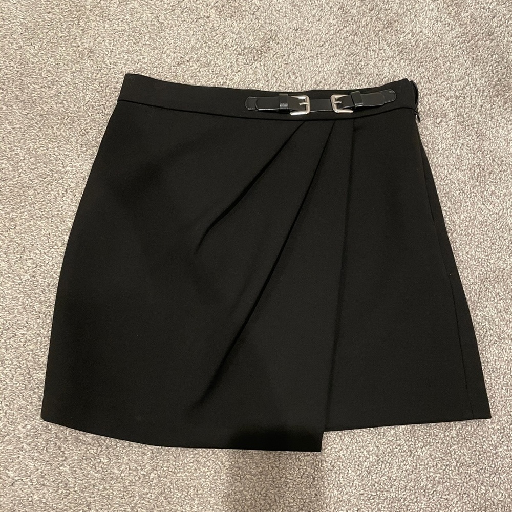 Zara size Xs black mini skirt with belt detailing